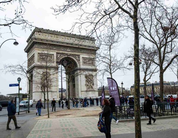 Pont Alexandre III|Rivier de Seine|Elsa in Parijs|Brug in Parijs|Een stad als Parijs is de ultieme beleving|Trap: Arc de Triomphe|Louvre|Deur in Parijs|Uitzicht vanaf Eiffeltoren|Louvre Museum|Een tripje Parijs als verjaardagscadeau
